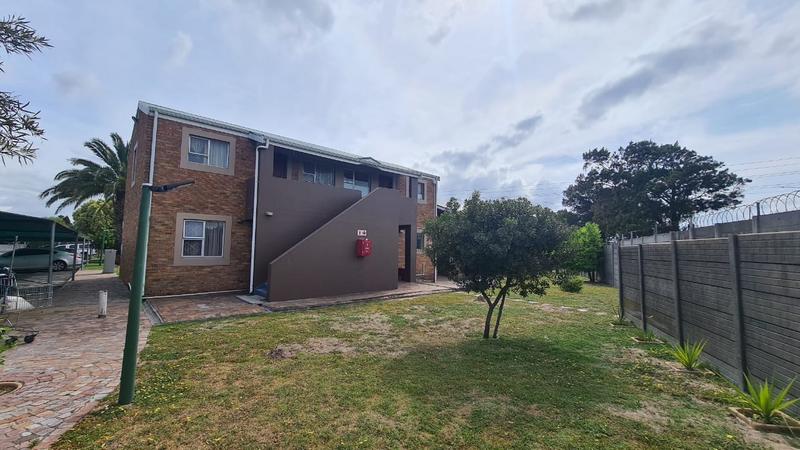 2 Bedroom Property for Sale in Oakglen Western Cape